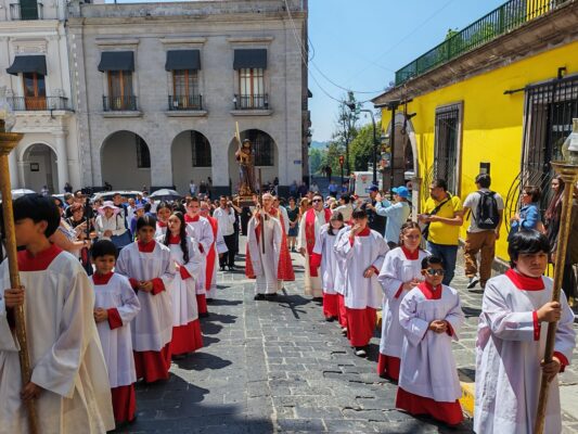 En el Viacrucis se pidió para que el Señor nos conceda a todos tener un corazón compasivo, un corazón maternal y la capacidad de sentir como nuestro el sufrimiento de los demás.