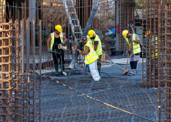 Cierre de empresas limita empleo formal y aumenta informalidad: BBVA México