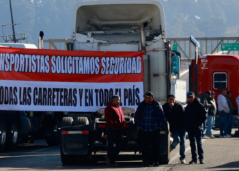 Diálogo con transportistas. Segob se reúne con agrupaciones del autotransporte.