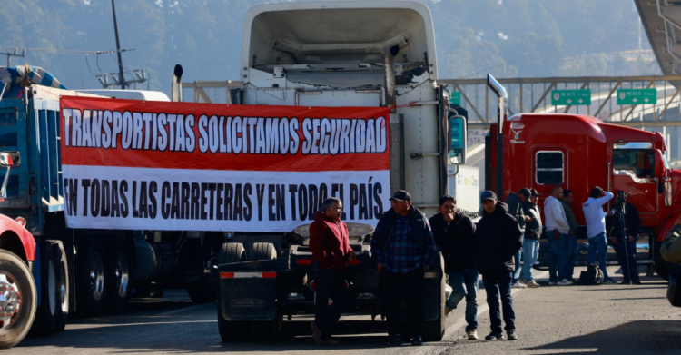 Diálogo con transportistas. Segob se reúne con agrupaciones del autotransporte.