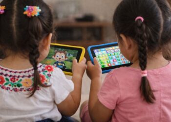 Debate sobre uso de celulares en primera infancia