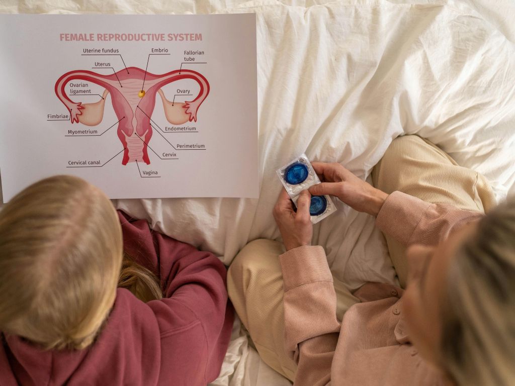 ¿Aparatos auditivos, lentes e implantes sin costo para menores en el IMSS?