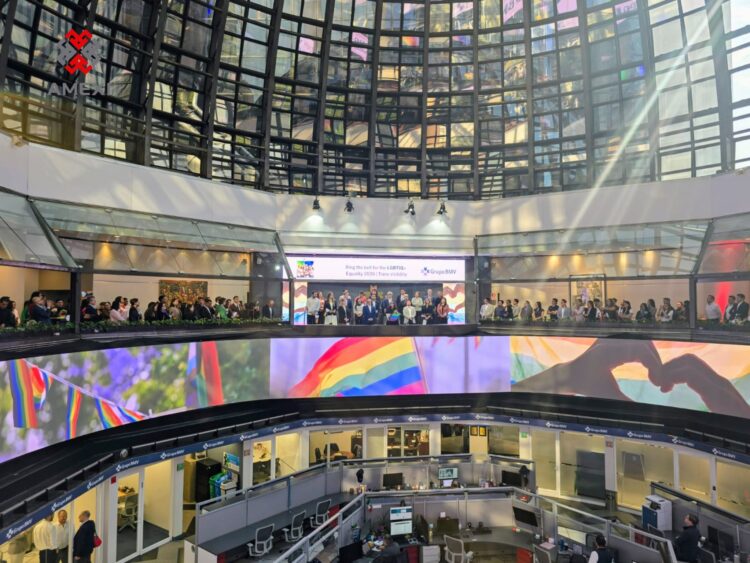 Campanazo en la BMV por la Comunidad LGBT