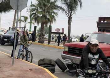 Bloqueo vial hacia el AIFA por disputa entre Tonanitla y Tecámac