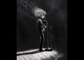 Bob Dylan con guitarra, portada. AMEXI Imagen Manjarrez