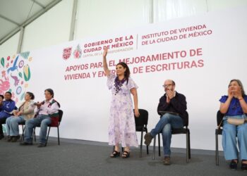 Brugada entrega más de 4 mil créditos de vivienda a familias