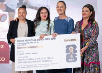 Brugada y Sheinbaum entregan boletos del Mundial a jóvenes