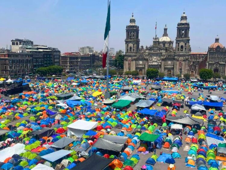 Plantón de la CNTE en el Zócalo de la CDMX.