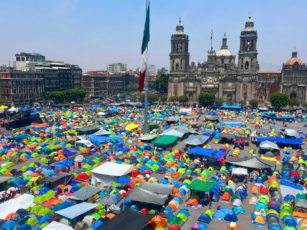 Plantón de la CNTE en el Zócalo de la CDMX. 