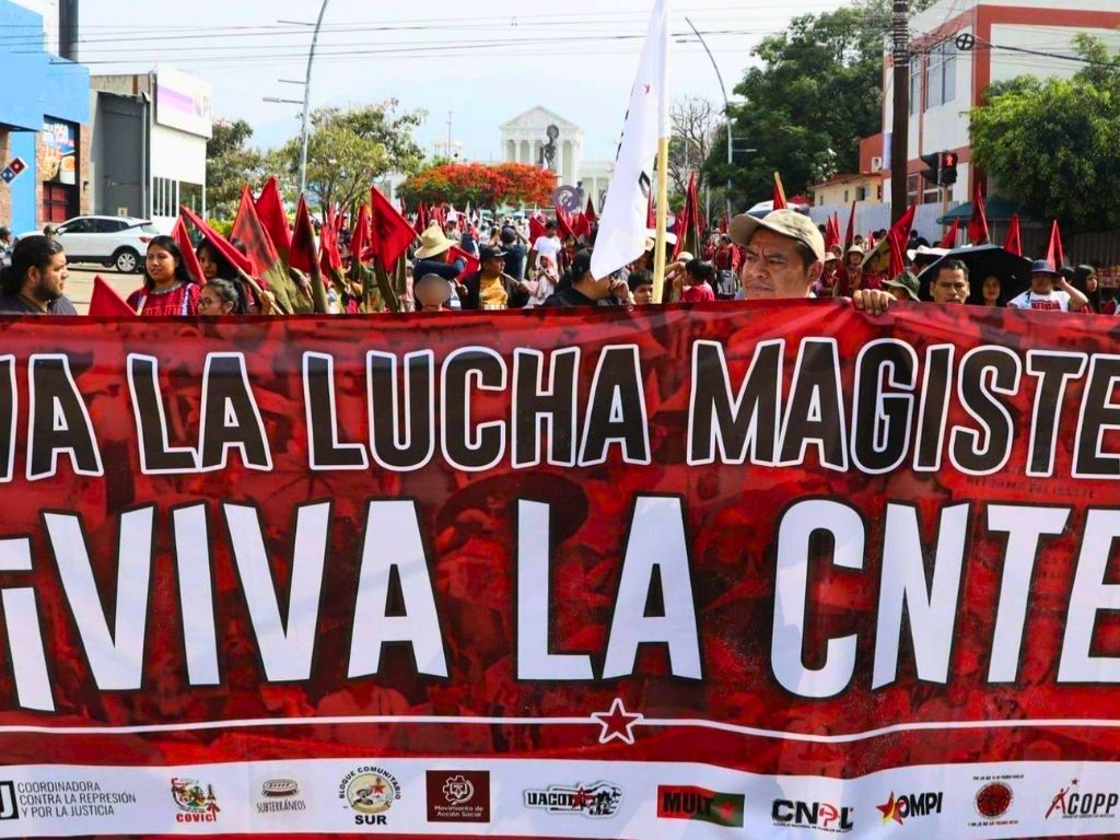 La CNTE rechaza aumento salarial ofrecido por la SEP y convoca a movilización nacional. 