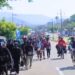 Caravana migrante disminuida avanza hacia Oaxaca.