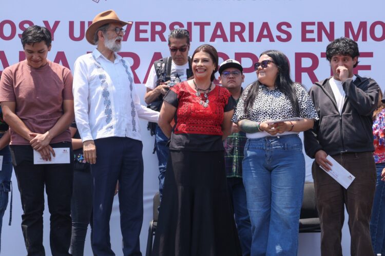 Entregan 28 mil becas de transporte a universitarios en CDMX