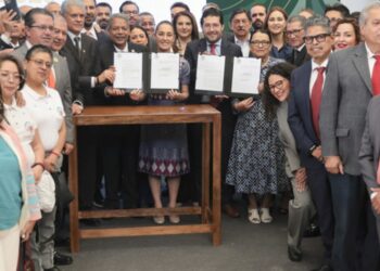 Salario Claudia Sheinbaum con líderes sindicales. Conferencia del 1 de mayo de 2026. AMEXI Foto Presidencia