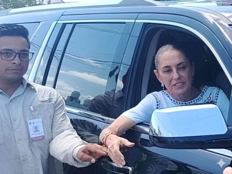 Claudia Sheinbaum evita declaraciones sobre la entrega voluntaria de dos exfuncionarios de Sinaloa. AMEXI Foto Especial