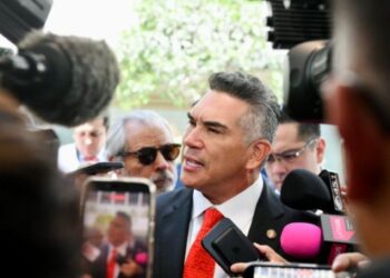 Critica Alito que Rubén Rocha tenga seguridad.