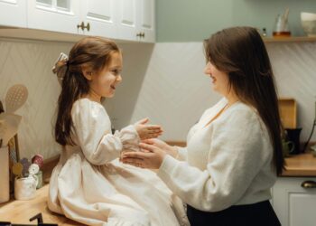 10 canciones emotivas para dedicarle a mamá este 10 de mayo, desde clásicos rancheros hasta baladas. | AMEXI/FOTO: Pexels