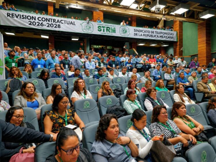 ¿Por qué es tan compleja la negociación entre Telmex y los trabajadores? (video)