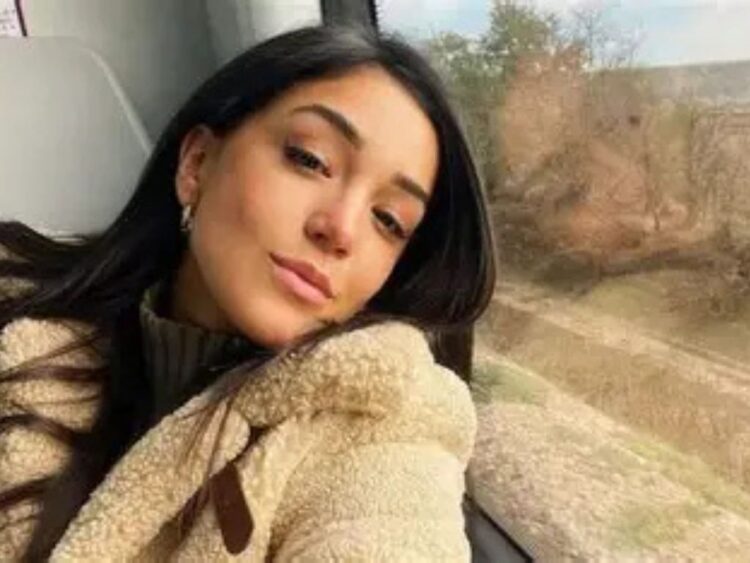 Ale Capetillo posa junto a su esposo Nader Shoueiry tras revelar que ambos preparan una nueva mudanza como parte de una nueva etapa en su matrimonio.