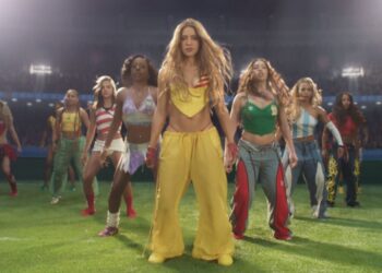 Shakira y Burna Boy aparecen en el videoclip de “Dai Dai” acompañados por futbolistas internacionales y referencias visuales al Mundial 2026.