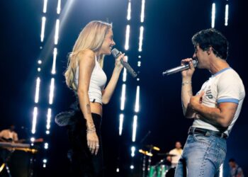 TINI canta junto a los Jonas Brothers durante un concierto en Argentina, en un momento emotivo que la artista dedicó a su “niña interior”.