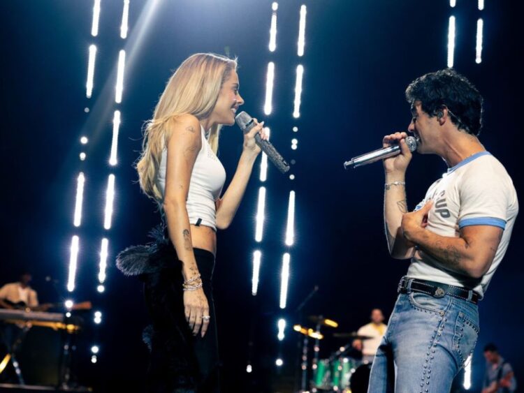 TINI canta junto a los Jonas Brothers durante un concierto en Argentina, en un momento emotivo que la artista dedicó a su “niña interior”.