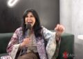 María Conchita Alonso posa sonriente durante una entrevista en la que habló de su nuevo disco con La Sonora Santanera y su documental biográfico.