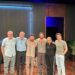 Pablo Perroni, Axel Santos y el elenco de El esposo de Daniel durante la presentación de la obra en el Foro Lucerna de la Ciudad de México.