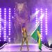 Shakira canta ante una multitud de millones de personas en la Playa de Copacabana durante un concierto nocturno con luces, drones y escenario monumental.