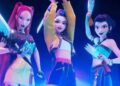 Personajes de Las Guerreras K-Pop aparecen sobre un escenario inspirado en la película animada durante el anuncio de la nueva gira internacional basada en el exitoso filme de Netflix.
