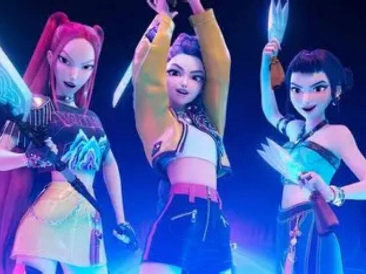 Personajes de Las Guerreras K-Pop aparecen sobre un escenario inspirado en la película animada durante el anuncio de la nueva gira internacional basada en el exitoso filme de Netflix.