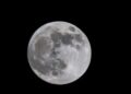 Luna llena brillante en el cielo nocturno durante el fenómeno conocido como Luna Azul, visible desde México y otros puntos del mundo a finales de mayo de 2026.