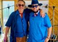 San Miguel interpreta música con tres cubano junto a Andy García en un ambiente artístico que refleja identidad y expresión social.