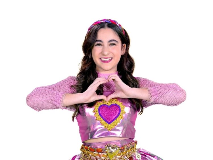 Lara Campos sonríe durante una presentación promocional tras anunciar el sold out de su concierto en el Auditorio Nacional y el lanzamiento de su nuevo sencillo infantil.