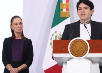Junior H aparece durante la conferencia de México Canta 2026 junto a Claudia Sheinbaum, mientras habla sobre el impacto de la música en las nuevas generaciones.