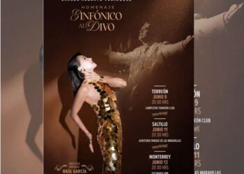 Susana Zabaleta interpreta un concierto acompañada por una orquesta y mariachi durante su homenaje sinfónico a Juan Gabriel en el norte de México.
