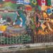 Artistas mexicanos trabajan en un mural monumental sobre la historia del futbol en avenida Centenario, en Gustavo A. Madero, Ciudad de México.