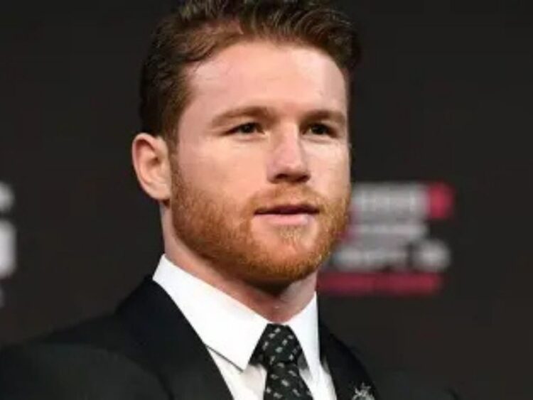 El boxeador mexicano Saúl “Canelo” Álvarez durante una sesión de entrenamiento físico mientras se prepara para enfrentar al francés Christian Mbilli por el título supermediano del CMB en Arabia Saudita.