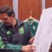 Duilio Davino posa durante la presentación de la campaña “Aquí nadie pierde” de Folcress, enfocada en cuidado capilar y disciplina deportiva.