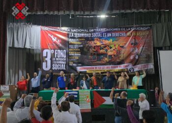 Durante el tercer foro en defensa de la seguridad social, que organizó la CNTE, llamó a fortalecer la huelga nacional que inicia este 1 de junio