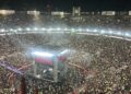 Christian Nodal canta en el escenario de la Plaza de Toros México ante una multitud de seguidores que corean sus principales éxitos durante el “Pa’l Cora Tour”.