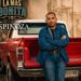 Espinoza Paz interpreta “La Más Bonita”, sencillo romántico con el que explora las emociones del amor imposible dentro del regional mexicano.