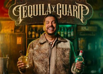 Luis Ángel “El Flaco” posa durante la presentación de su álbum Tequila y Guaro, una producción que mezcla sonidos del regional mexicano y la música popular colombiana.