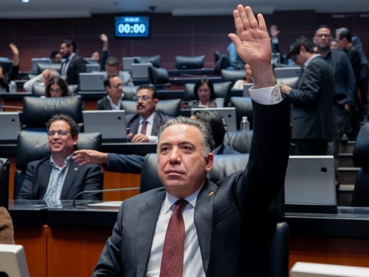 Enrique Inzunza Cázarez se ausenta de la Permanente