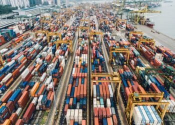 Exportaciones mexicanas repuntan 32.6% en abril, su mayor alza en casi 5 años