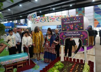 Brugada inaugura Pabellón de Utopías en Foro Urbano Mundial de Azerbaiyán