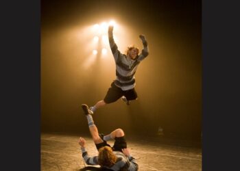 A Dance Tribute to the Art of Football llegó al Teatro Julio Castillo con una innovadora propuesta que une fútbol, danza contemporánea y reflexión social. | AMEXI/FOTO: Cortesía