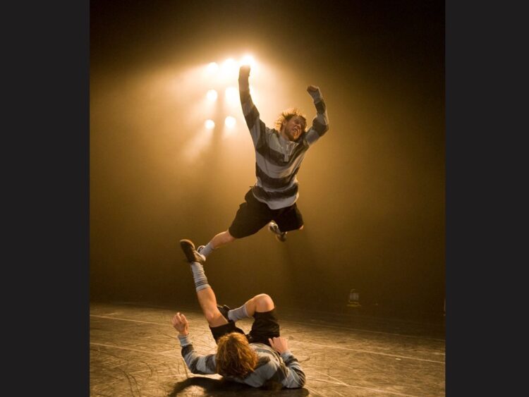A Dance Tribute to the Art of Football llegó al Teatro Julio Castillo con una innovadora propuesta que une fútbol, danza contemporánea y reflexión social. | AMEXI/FOTO: Cortesía