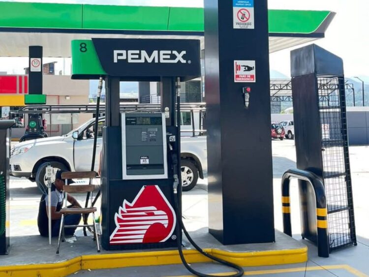 Gasolineros advierten retrasos en suministro por topes al precio de combustibles