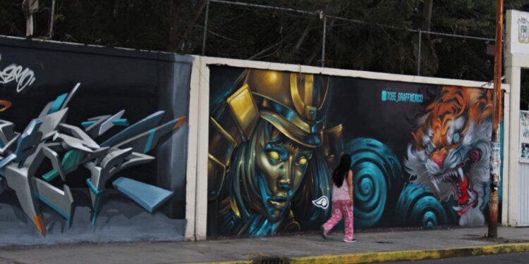 Arte urbano pinta de realidad y fantasía las calles de Nezahualcóyotl, Edomex