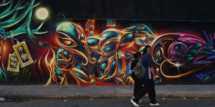 Arte urbano pinta de realidad y fantasía las calles de Nezahualcóyotl, Edomex
